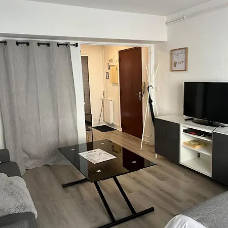 Le Nid Des Thermes , Parking Апартаменты Виши