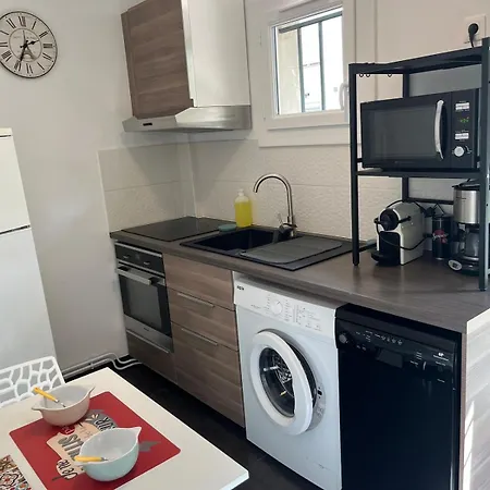 Le Nid Des Thermes , Parking Виши