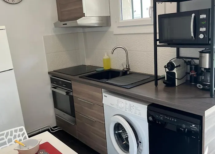 Le Nid Des Thermes , Parking Виши